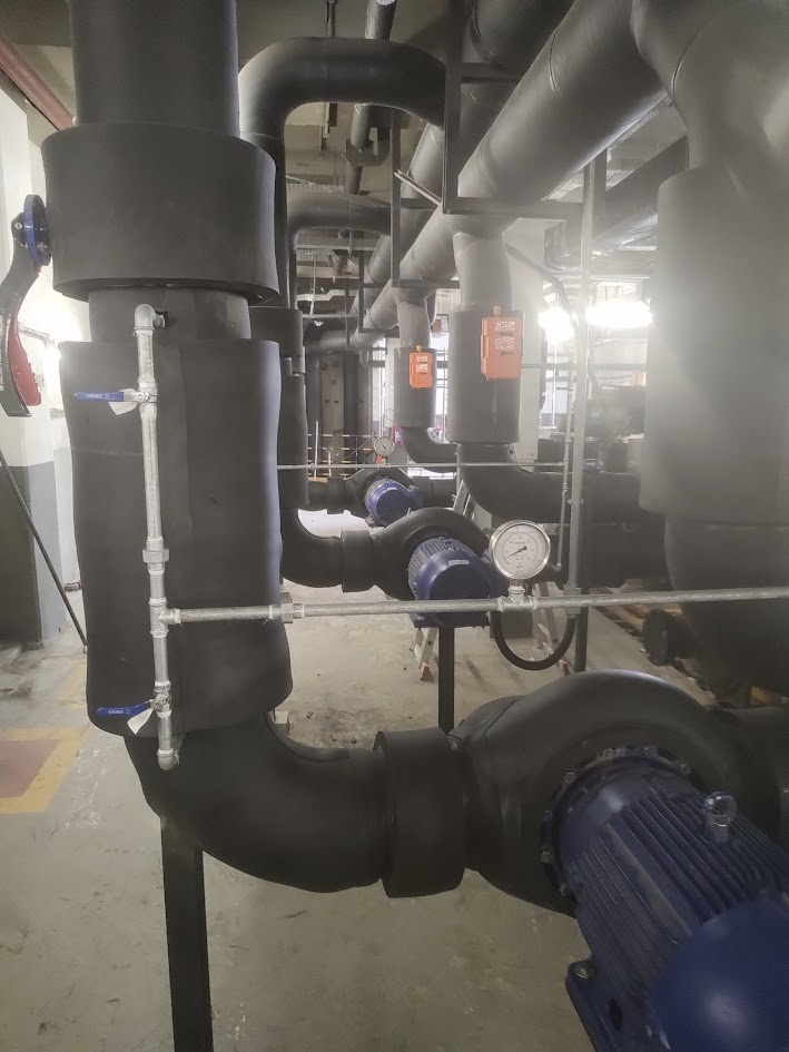 Isolamento térmico em toda CAG (central de agua gelada)